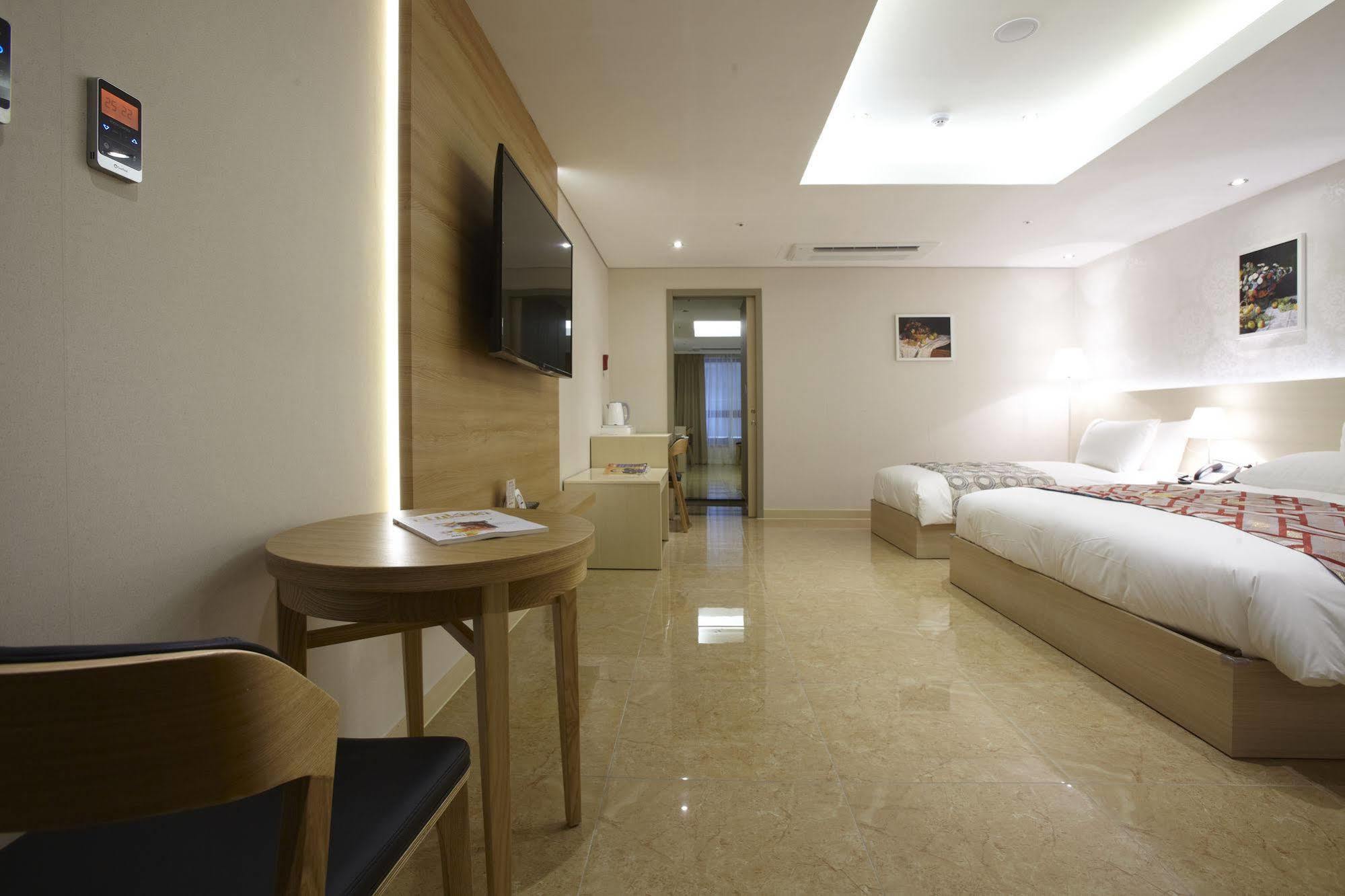 Hotel Sopra Incheon Cheongna Bagian luar foto
